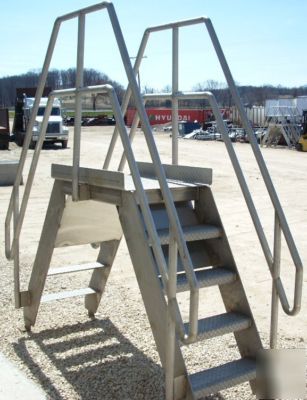 (1) stainless steel 4 step crossover ladder
