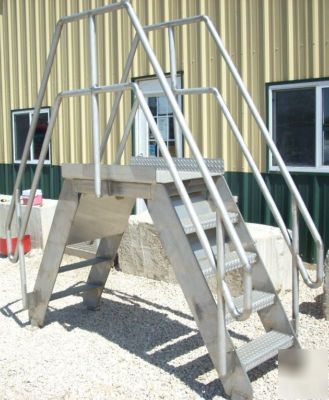 (1) stainless steel 4 step crossover ladder