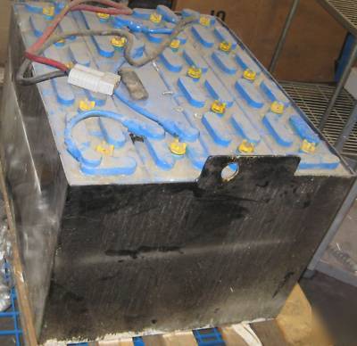 Forklift battery 24 v 27X32X21 used working good