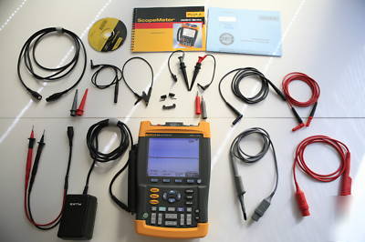 Fluke scopemeter 196B kit with extras oscilloscope 196