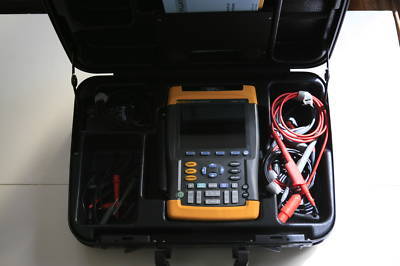 Fluke scopemeter 196B kit with extras oscilloscope 196