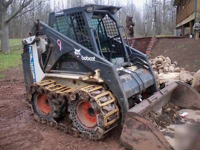 Bobcat 7753 skidsteer loader with attachments