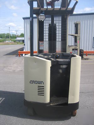 1998 crown 3000LB deep reach forklift ,321