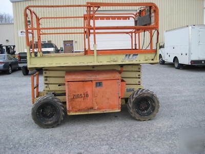 2000' jlg lift, 4X4, 32' working height, dual fuel, 26'