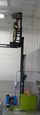 Clarklift order picker OP15 low 26HRS. electric