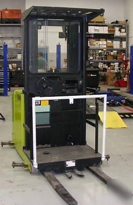 Clarklift order picker OP15 low 26HRS. electric