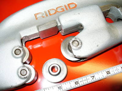 Ridgid pipe cutter - piping threader cutting part 820