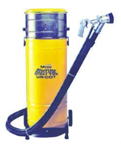 Uni-ram blast-vac reclaiming sand blaster