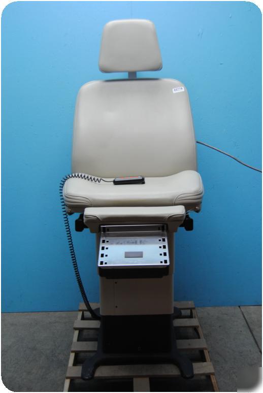 Midmark power examination table / procedure chair