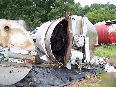  3,000 gallon stainless steel mix tank with coils