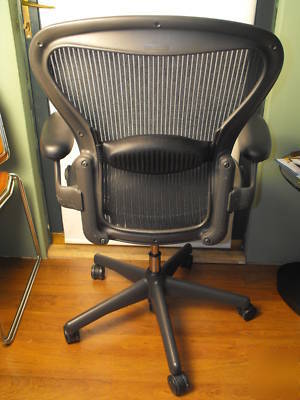 Herman miller aeron size b (medium)