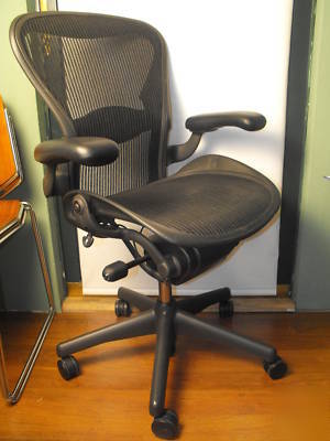 Herman miller aeron size b (medium)