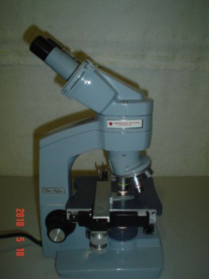 American optical lighted microscope w/dust cover #1 umc