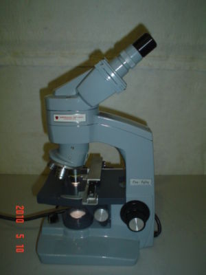 American optical lighted microscope w/dust cover #1 umc
