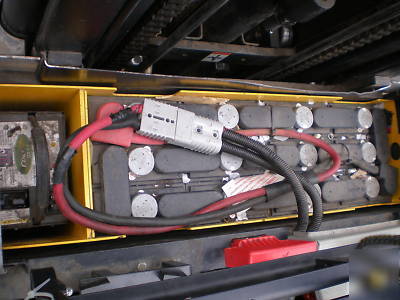 Crown walkie stacker 2000 lbs capacity