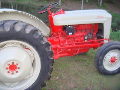 Ford 600 series 640 farm tractor vintage powerful 