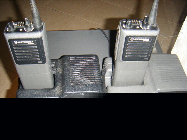 2 motorola MT1000 16 channel uhf tranceivers & chargers