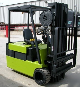 Clark TM25 (1998) 3 wheel forklift 5000 lbs 