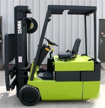 Clark TM25 (1998) 3 wheel forklift 5000 lbs 