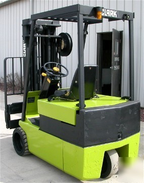 Clark TM25 (1998) 3 wheel forklift 5000 lbs 