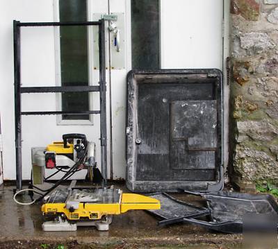 Dewalt wet blade tile saw, stand and tray, 