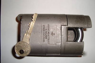 Sargent and greenleaf model 833 padlock w/ key