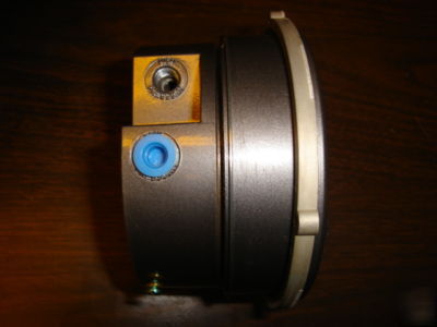 Dwyer 3100MR photohelic gauge