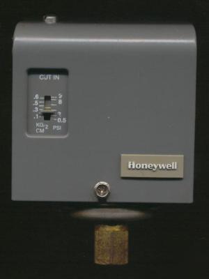 Honeywell PA404 pressuretrol controller 4 steam boiler