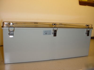 Nonmetallic nema 4X IP67 enclosure 16X24X9 hinged cover