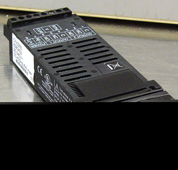Omega CNI3233 1/32DIN temperature/process controller 