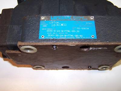 Vickers D08 hydraulic valve #DG5S-8-2A-m-ftwl-B5-30