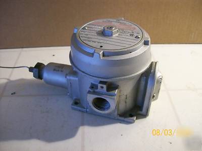 United electric control temperature switch E121-3BS