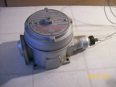 United electric control temperature switch E121-3BS