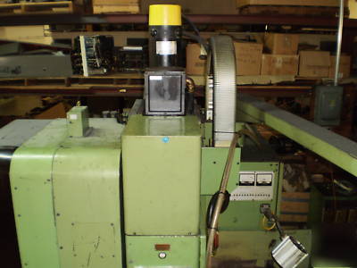 Yam 1986 cnc-3A milling machine w/fanuc 10M control