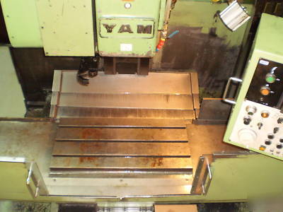 Yam 1986 cnc-3A milling machine w/fanuc 10M control