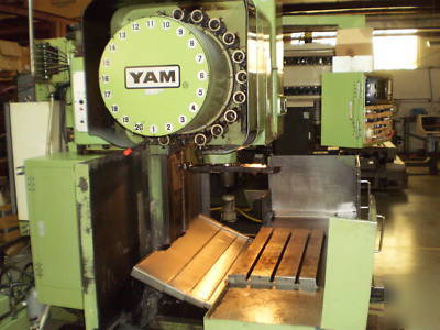 Yam 1986 cnc-3A milling machine w/fanuc 10M control