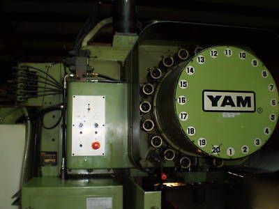 Yam 1986 cnc-3A milling machine w/fanuc 10M control