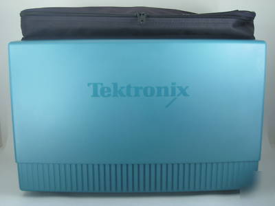 Tektronix TLA5204B logic analyzer mint - tek tla 5204B