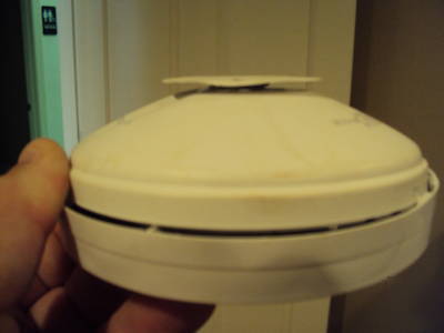 (18) edwards 284B-pl heat detector + (1) fire strobe