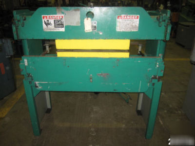 Bantam pneumatic press brake (4'X18GA)