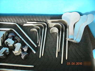 Minnesota scientific omni trac retractor set
