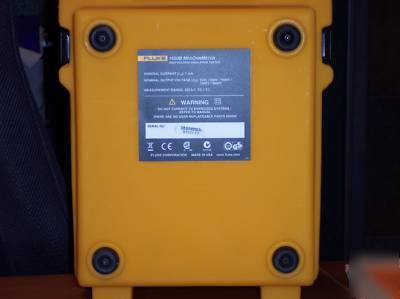Fluke 1550B megohmmeter with leads, case, manuals
