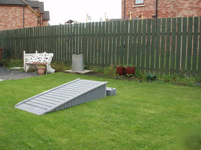 Plastic wedge container ramp suits 30CM or 43CM rise