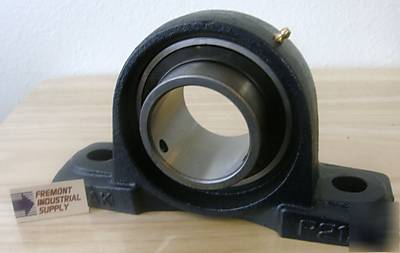 Qty of 2 UCP215-47 pillow block bearing 2 15/16