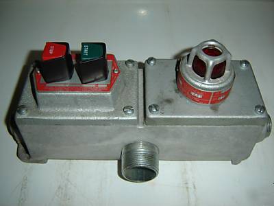 Crouse hinds industrial start/stop switch box and light