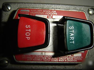 Crouse hinds industrial start/stop switch box and light