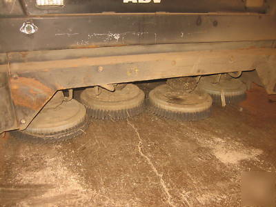 Advance hydro-cat ride on sweeper/scrubber lp powered