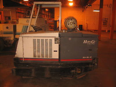 Advance hydro-cat ride on sweeper/scrubber lp powered