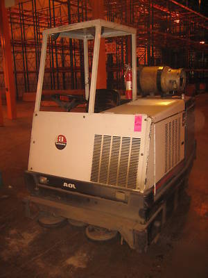 Advance hydro-cat ride on sweeper/scrubber lp powered