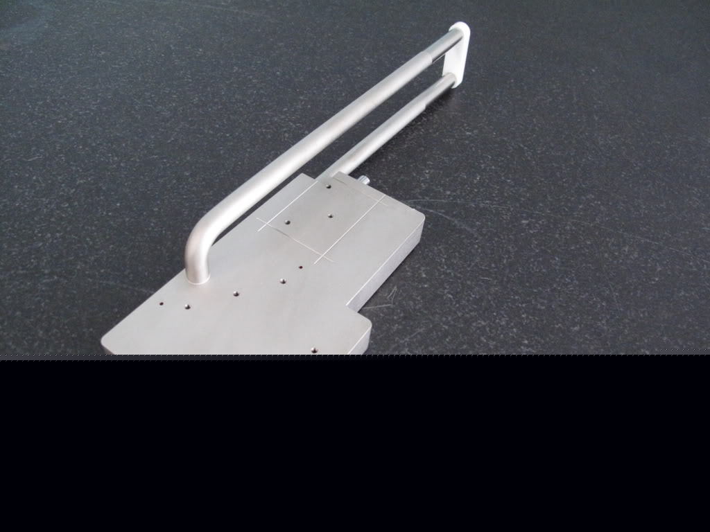 Water cooled heatsink block for laser diode lightwave 